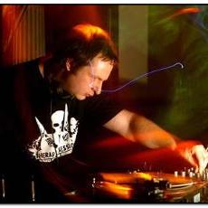 Dylan, Tech Itch, Trace
